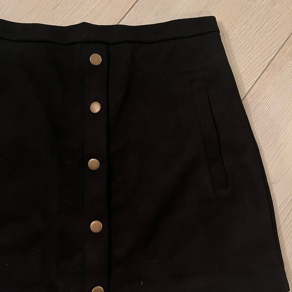 Black button mini skirt - Picture 3 of 4